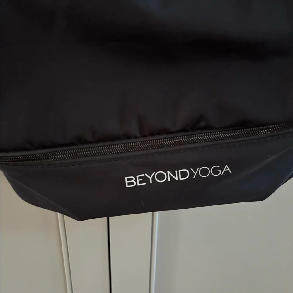Beyond Yoga Convertible Backpack Black Zipped Pockets 15in/17in